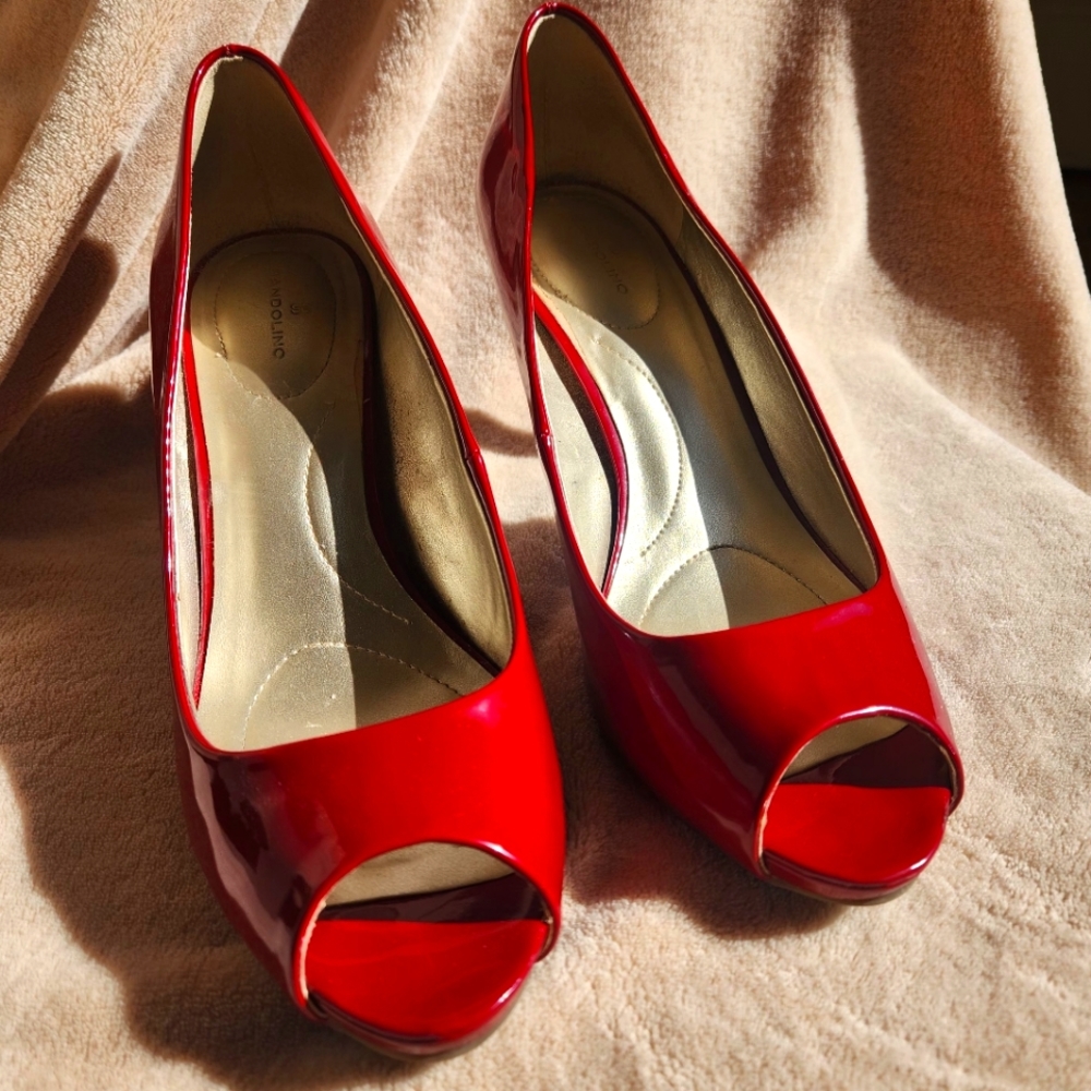 Red open-toed patent leather heels - so fun!!